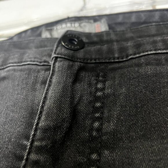 Torrid FEEL THE FIT Mid-Rise Boot Cut Jeans Slim Black Size 22S Vintage Stretch - Picture 12 of 12